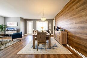 Vista Cay Electra 3 Bedroom Condo by RedAwning