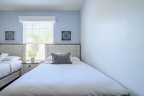 Vista Cay Electra 3 Bedroom Condo by RedAwning