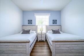 Vista Cay Electra 3 Bedroom Condo by RedAwning