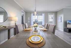 Vista Cay Lakeview Elysium 3 Bedroom Condo by RedAwning