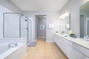 Vista Cay Lakeview Elysium 3 Bedroom Condo by RedAwning