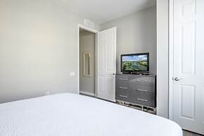 Vista Cay Lakeview Elysium 3 Bedroom Condo by RedAwning