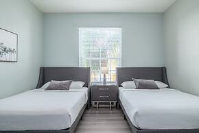 Vista Cay Lakeview Elysium 3 Bedroom Condo by RedAwning