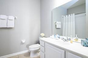 Vista Cay Lakeview Elysium 3 Bedroom Condo by RedAwning