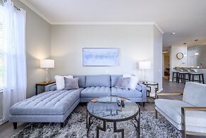 Vista Cay Lakeview Elysium 3 Bedroom Condo by RedAwning