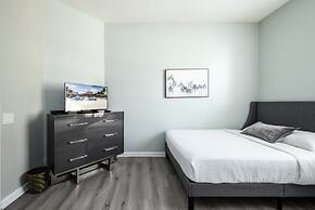 Vista Cay Lakeview Elysium 3 Bedroom Condo by RedAwning