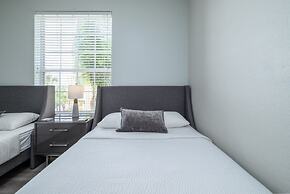 Vista Cay Lakeview Elysium 3 Bedroom Condo by RedAwning