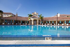 Vista Cay Lakeview Elysium 3 Bedroom Condo by RedAwning