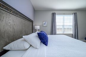 Vista Cay Lakeview Elysium 3 Bedroom Condo by RedAwning