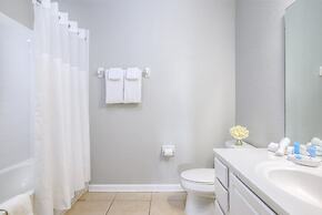 Vista Cay Lakeview Elysium 3 Bedroom Condo by RedAwning