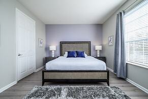 Vista Cay Lakeview Elysium 3 Bedroom Condo by RedAwning