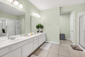 Vista Cay Magic 3 Bedroom Condo by RedAwning