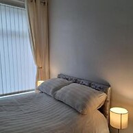 Immaculate 2-bed Cottage - Free Wifi