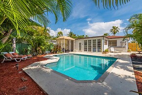 Casa Sirena By The Marina Suites with Pool