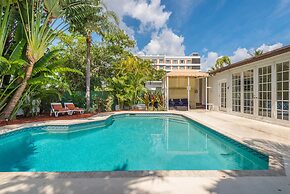 Casa Sirena By The Marina Suites with Pool