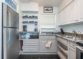 Casa Sirena By The Marina Suites with Pool