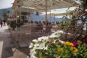 Seafront Apartment Grace