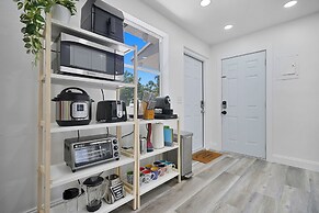 28 Guest - 4 Kitchens. Jungle Retreat in Heart Wynwood