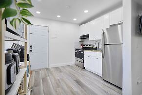 28 Guest - 4 Kitchens. Jungle Retreat in Heart Wynwood