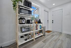 28 Guest - 4 Kitchens. Jungle Retreat in Heart Wynwood