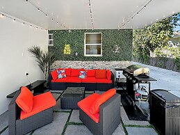 4 to 14 Guests 2 Kitchens Deco Retreat BBQ Patio