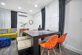 4 to 14 Guests 2 Kitchens Deco Retreat BBQ Patio