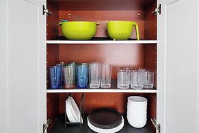 4 to 14 Guests, 2 Kitchens, Jungle Retreat BBQ Patio