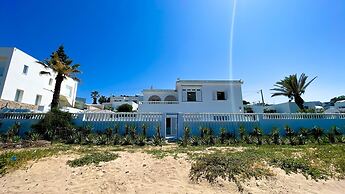 The Sea House Beach Front Villa With Pool