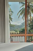 Boni Beach Hotel & Restaurant