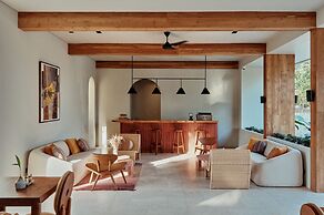 Boni Beach Hotel & Restaurant