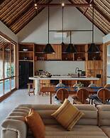 Boni Beach Hotel & Restaurant