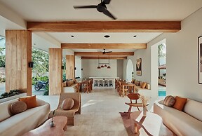 Boni Beach Hotel & Restaurant