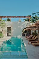 Boni Beach Hotel & Restaurant