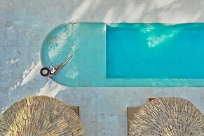 Boni Beach Hotel & Restaurant