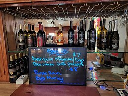 Delta Queen Lodge Bar Restaurant