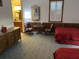 Delta Queen Lodge Bar Restaurant