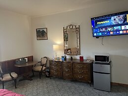 Delta Queen Lodge Bar Restaurant