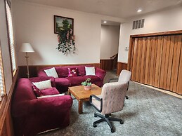 Delta Queen Lodge Bar Restaurant