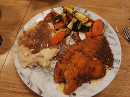 Delta Queen Lodge Bar Restaurant