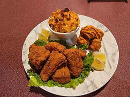 Delta Queen Lodge Bar Restaurant