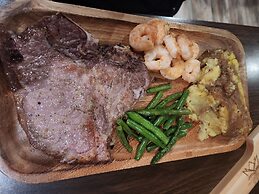 Delta Queen Lodge Bar Restaurant