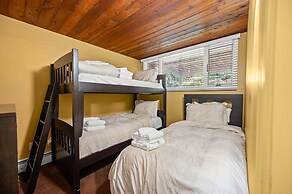 Alpine Court Chalet 4 Bedroom Home
