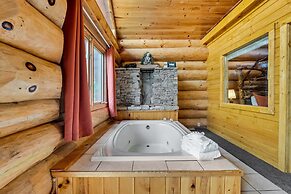 Star Views - Secluded W/mountain Views 2 Bedroom Cabin by Heavenly Vie