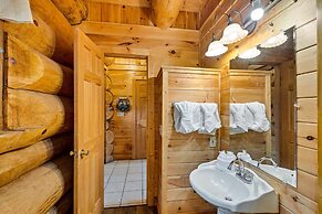 Star Views - Secluded W/mountain Views 2 Bedroom Cabin by Heavenly Vie