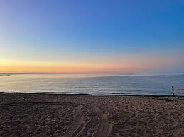 Amazing Lake House With Beach Access 4 Bedroom Home by RedAwning