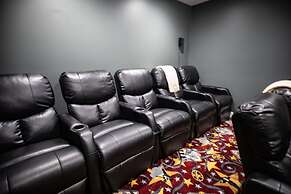 Amazing Lake House With Beach Access 4 Bedroom Home by RedAwning