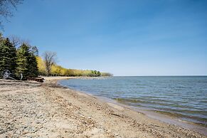 Amazing Lake House With Beach Access 4 Bedroom Home by RedAwning