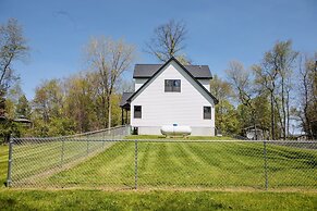 Amazing Lake House With Beach Access 4 Bedroom Home by RedAwning