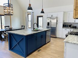 Amazing Lake House With Beach Access 4 Bedroom Home by RedAwning