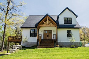 Amazing Lake House With Beach Access 4 Bedroom Home by RedAwning